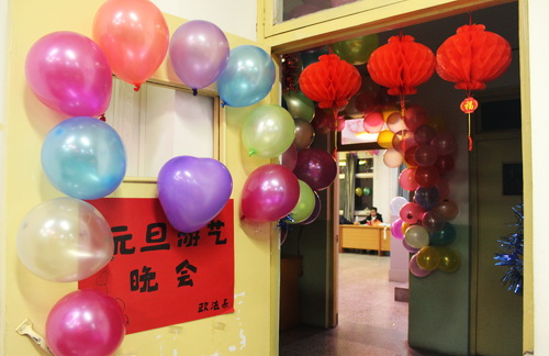 色彩絢麗、喜氣洋洋的活動現(xiàn)場