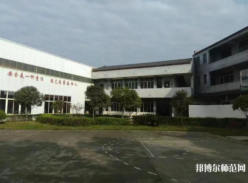 成都莊園機電職業(yè)技術(shù)幼兒師范學(xué)校2018年報名條件、招生對象