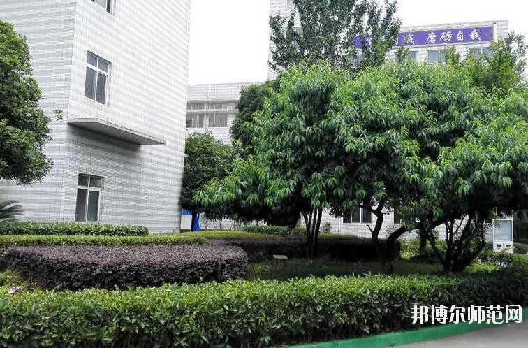成都中山職業(yè)技術(shù)幼兒師范學(xué)校2018年報(bào)名條件、招生對(duì)象