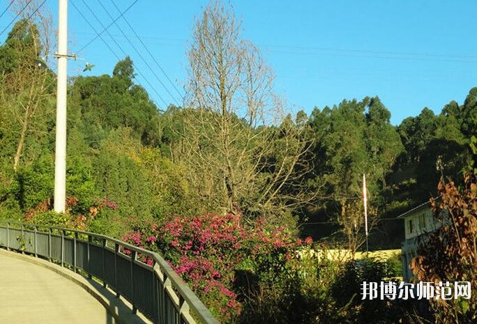 昆明電機技工幼兒師范學(xué)校2018年報名條件、招生對象