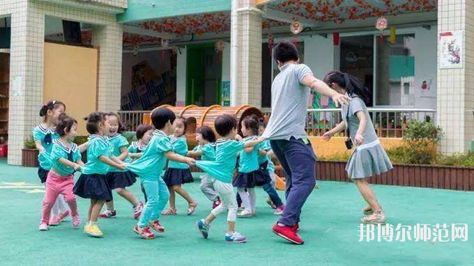 江蘇省2020年幼師學校都有什么專業(yè)適合男生