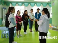 蘭州2020年中專幼師學?？梢钥即髮? /><b>蘭州2020年中專幼師學校可以考大專嗎</b><span>2020-02-11 17:00</span><p>對于中專幼師學校怎么考大專這個問題，相信選擇幼師專業(yè)的小伙伴們都是想拿到一個更高的文憑，這樣也是非常有利于以后的就業(yè)，以</p></a></li>
            <li><a href=