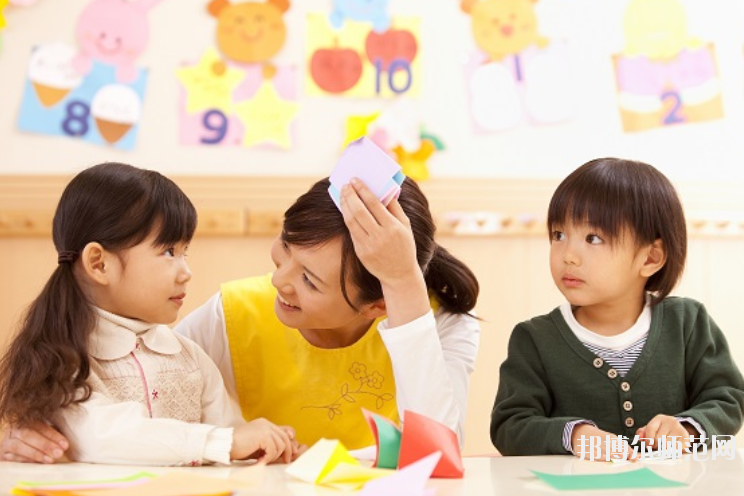 南昌2020年中專幼師學(xué)?？梢钥即髮? width=