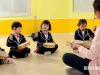宜昌2021年幼師學(xué)校中專升大?？际裁? /><b>宜昌2021年幼師學(xué)校中專升大?？际裁?/b><span>2020-10-30 15:32</span><p>幼師專業(yè)在近年來飛速發(fā)展，雖然人才緊缺，但由于家長對孩子的重視，社會對幼兒教師專業(yè)越來越嚴(yán)格，無論是專業(yè)知識還是學(xué)歷，都</p></a></li>
            <li><a href=