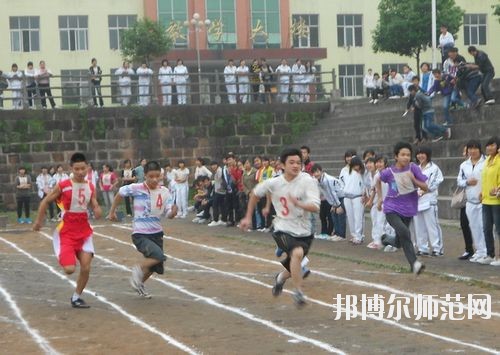 眉山2021年幼師學(xué)校中專升大?？际裁? width=