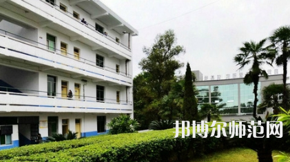 2023年自貢旅游幼師職業(yè)高級中學(xué)報(bào)名條件、招生對象